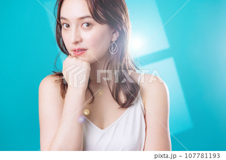 若い女性のビューティ 107781193