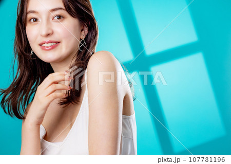 若い女性のビューティ 107781196