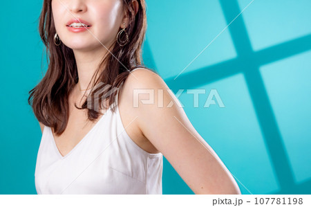 若い女性のビューティ 107781198