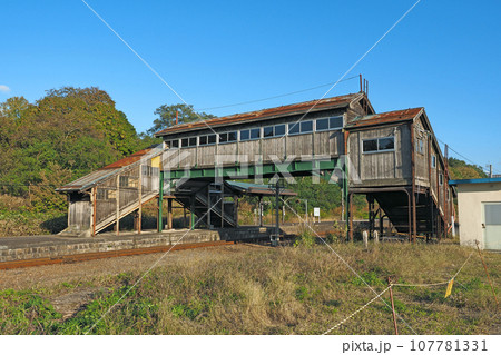 JR北海道函館本線 小沢駅の跨線橋 JR北海道函館本線 小沢駅の跨線橋 107781331