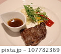 おいしいステーキ 107782369