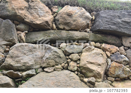 小牧山城と石垣 土塁 107782393