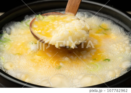 卵のおじや　よそう　茶碗 107782962