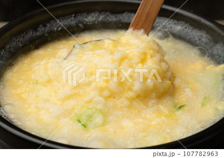 卵のおじや　よそう　茶碗 107782963