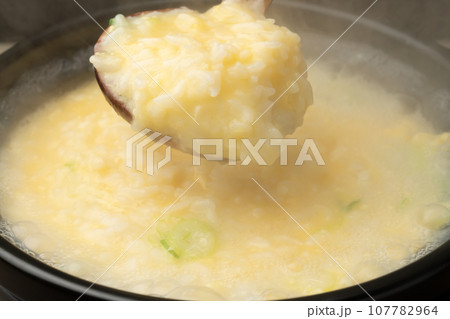 卵のおじや　よそう　茶碗 107782964