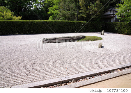 四国八十八箇所86番札所　志度寺無染庭 107784100