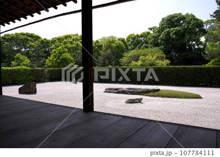 四国八十八箇所86番札所　志度寺無染庭 107784111