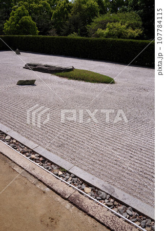 四国八十八箇所86番札所　志度寺無染庭 107784115