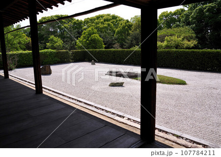 四国八十八箇所86番札所　志度寺の風景 107784211