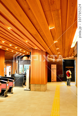 高尾山　京王線高尾山口駅の風景 107785124