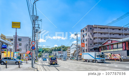 神奈川県横浜市の都市風景 新羽駅 新羽駅前交差点 神奈川県横浜市の都市風景 新羽駅 新羽駅前交差点 107787036