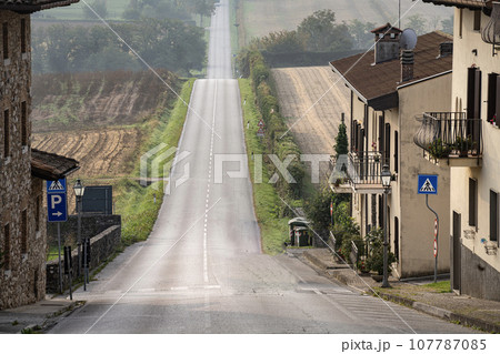 a long strip of asphalt a long strip of asphalt 107787085