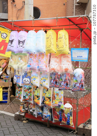 縁日のわたあめ屋 107787310