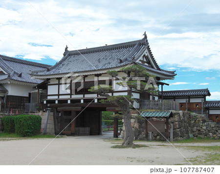 広島城の二の丸 8月の曇りの日 広島城の二の丸 8月の曇りの日 107787407