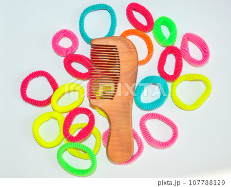 Comb and scrunchies 107788129