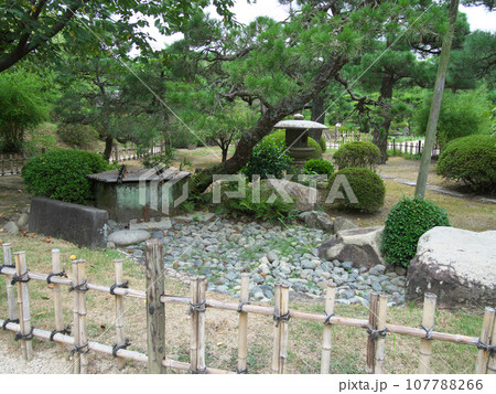 縮景園 灌花井 8月の曇りの日 縮景園 灌花井 8月の曇りの日 107788266