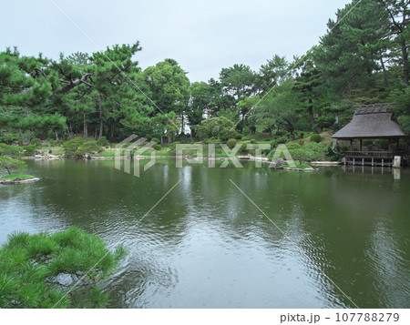 縮景園 8月の曇りの日 縮景園 8月の曇りの日 107788279