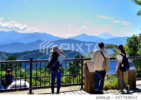 高尾山　登山ルート1号路の風景 107788652