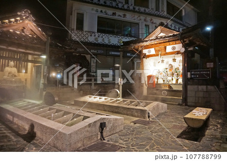情緒ある湯村温泉の荒湯, 新温泉町, 美方郡, 兵庫県, 日本 107788799