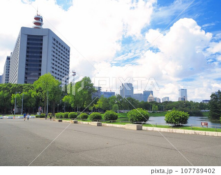 東京都　警視庁本部庁舎　9月 107789402
