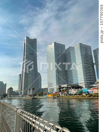 みなとみらいのランドマークタワー みなとみらいのランドマークタワー 107790368