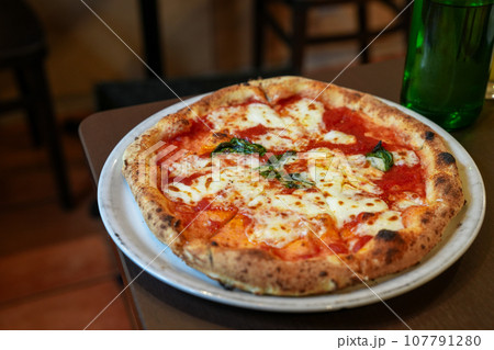 ナポリピッツアマルゲリータ ナポリピッツアマルゲリータ 107791280