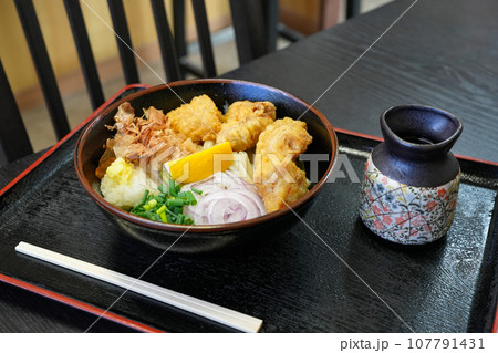 かしわ天のせぶっかけ讃岐うどん 107791431