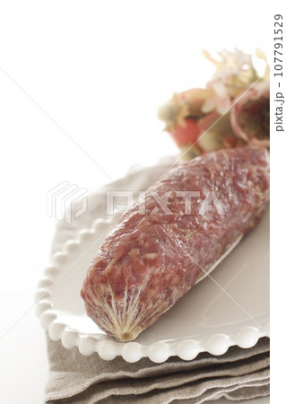 サラミ 107791529