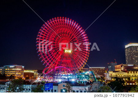 【神奈川の都市風景】横浜みなとみらいの都市夜景 107791942