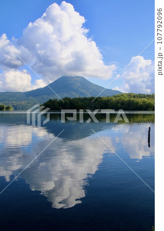 阿寒湖(北海道・釧路市阿寒町) 阿寒湖(北海道・釧路市阿寒町) 107792096