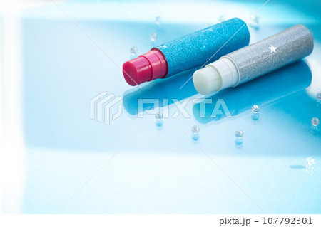 リップクリームの背景素材 リップクリームの背景素材 107792301