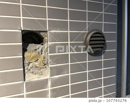 施工ミスによる不用換気口穴② 107793276