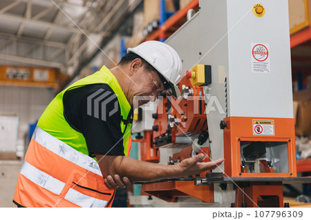 Senior male worker serious accident machine hand clamp injury in industry workplace need emergency medical help Senior male worker serious accident machine hand clamp injury in industry workplace need emergency medical help 107796309