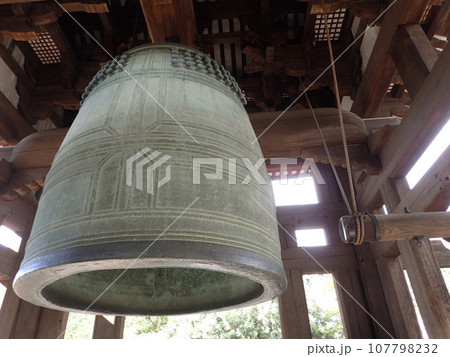 奈良県奈良市にある「奈良の大仏さま」の寺として知られている正式名称、金光明四天王護国之寺である東大寺 奈良県奈良市にある「奈良の大仏さま」の寺として知られている正式名称、金光明四天王護国之寺である東大寺 107798232