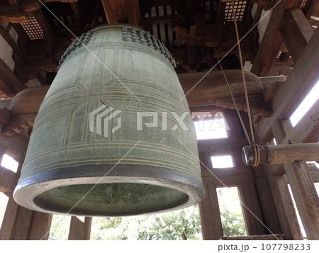 奈良県奈良市にある「奈良の大仏さま」の寺として知られている正式名称、金光明四天王護国之寺である東大寺 奈良県奈良市にある「奈良の大仏さま」の寺として知られている正式名称、金光明四天王護国之寺である東大寺 107798233