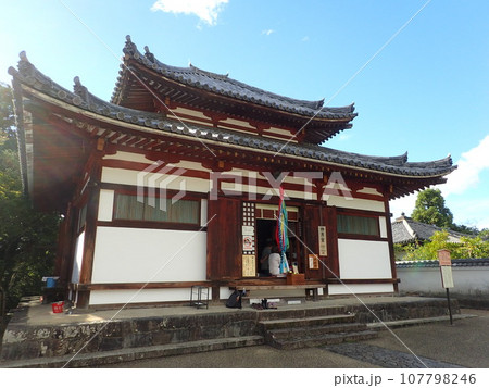 奈良県奈良市にある「奈良の大仏さま」の寺として知られている正式名称、金光明四天王護国之寺である東大寺 107798246
