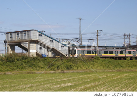 押切駅に停車中の信越本線E129系(長岡⇔新潟) 押切駅に停車中の信越本線E129系(長岡⇔新潟) 107798318