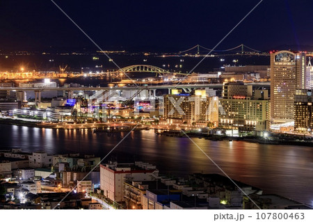 大阪府、ユニバーサルシティと明石海峡大橋方面の夜景 大阪府、ユニバーサルシティと明石海峡大橋方面の夜景 107800463
