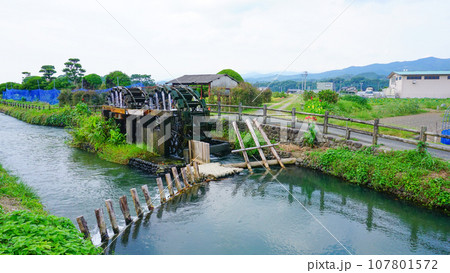 福岡県朝倉市の二連水車 福岡県朝倉市の二連水車 107801572