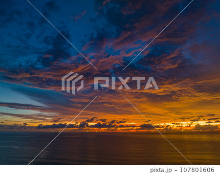 .amazing colorful orange cloud above the ocean in sunset 107801606