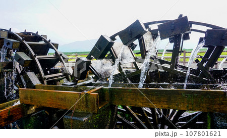 福岡県朝倉市の三連水車 福岡県朝倉市の三連水車 107801621