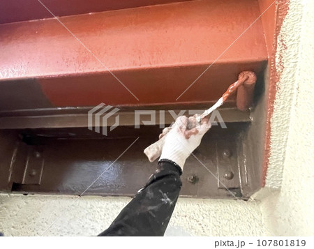 鉄骨階段の裏にブラウン色サビ止め塗布(赤サビ) 鉄骨階段の裏にブラウン色サビ止め塗布(赤サビ) 107801819