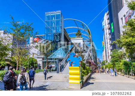 日本の東京都市景観 10月・全国平均/5週連続減↓…換気万全、渋谷駅前の渋谷横丁＝13 107802262