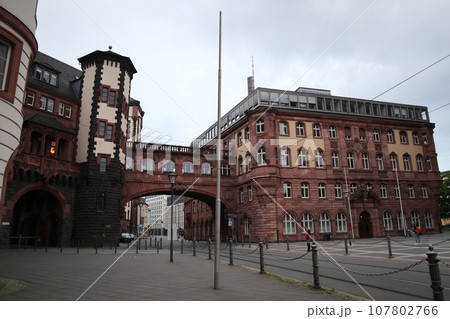 ドイツ フランクフルト 旧市街の街並み ドイツ フランクフルト 旧市街の街並み 107802766