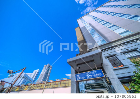 日本の横浜都市景 10月・桜木町駅や野毛ちかみち・地下鉄連絡口、Hメッツなどを望む 日本の横浜都市景 10月・桜木町駅や野毛ちかみち・地下鉄連絡口、Hメッツなどを望む 107805963