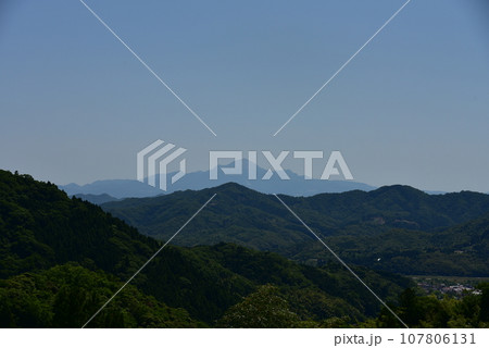 国道432号線(安来市広瀬)からみる大山 国道432号線(安来市広瀬)からみる大山 107806131