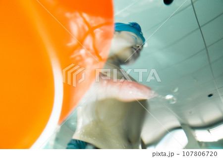 スイミングスクール　7歳 107806720