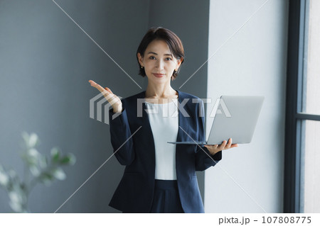 ビジネスウーマン 107808775