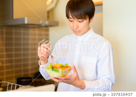 Image photo 107810437