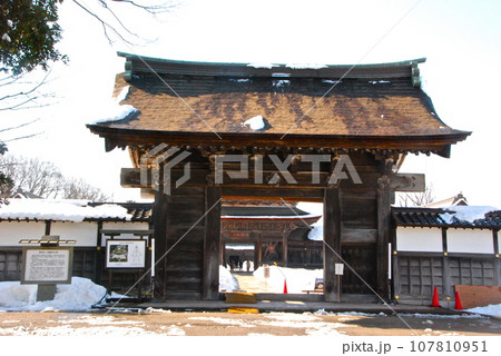 瑞龍寺の「総門」（富山県高岡市関本町） 107810951